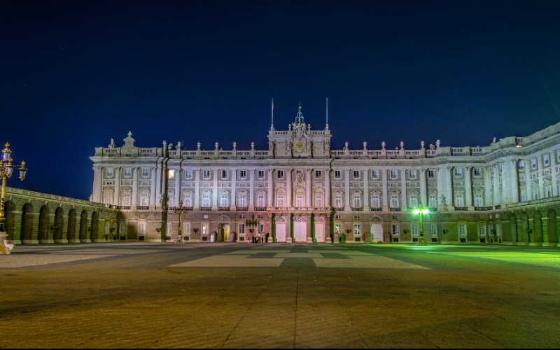 The royal palace in Madrid at night