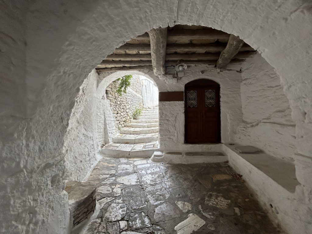 Alleyway in the village of Apiranthos